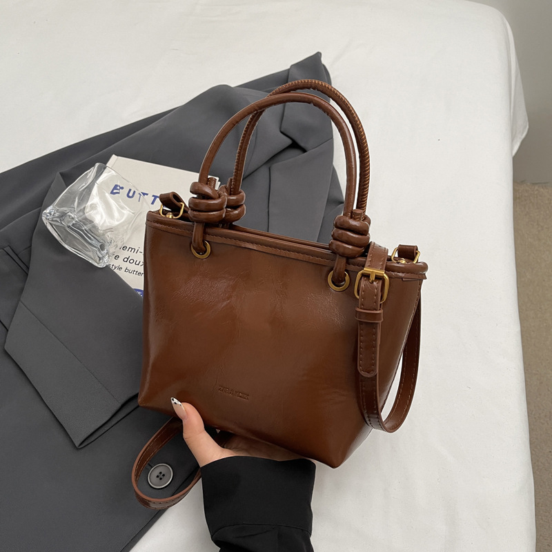 Alta sensación retro bolso para mujeres 2024 nuevo estilo versátil tendencia bolso de hombro bolso explosivo bolso de cubo portátil