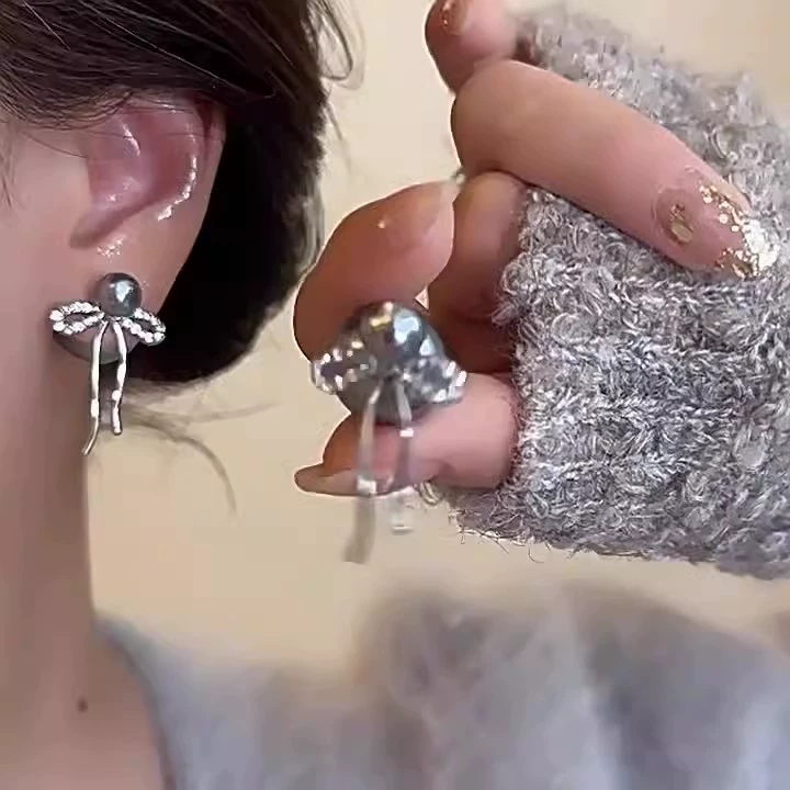 Brand universal small earrings from pearl