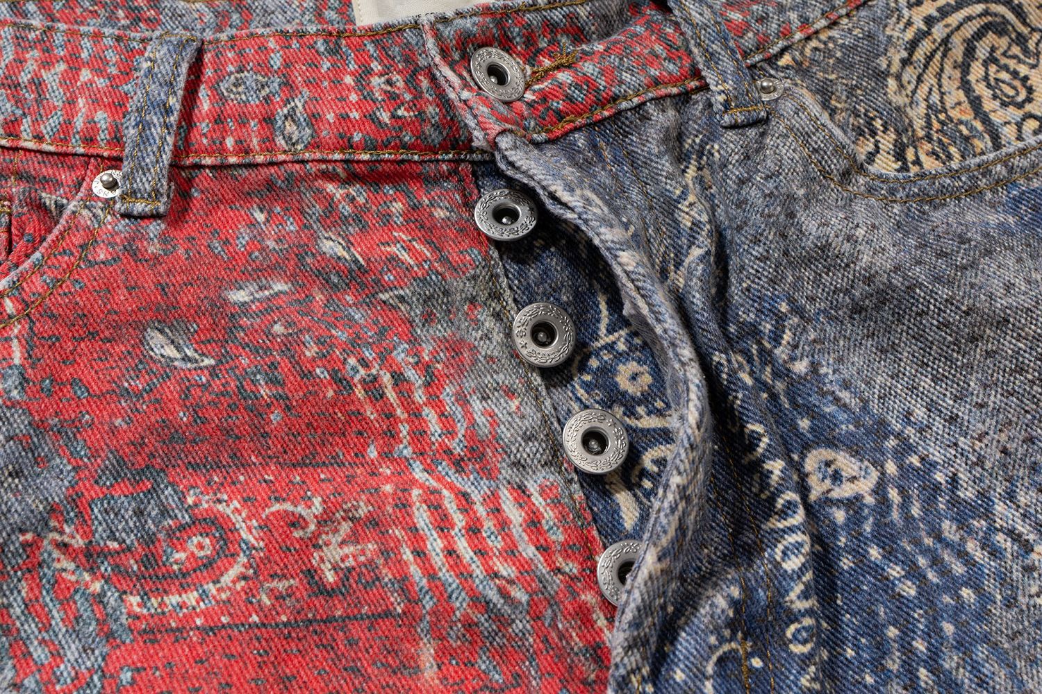 Jeans uomo gamba larga lavaggio effetto 3d vestibilità loose_voghion.com