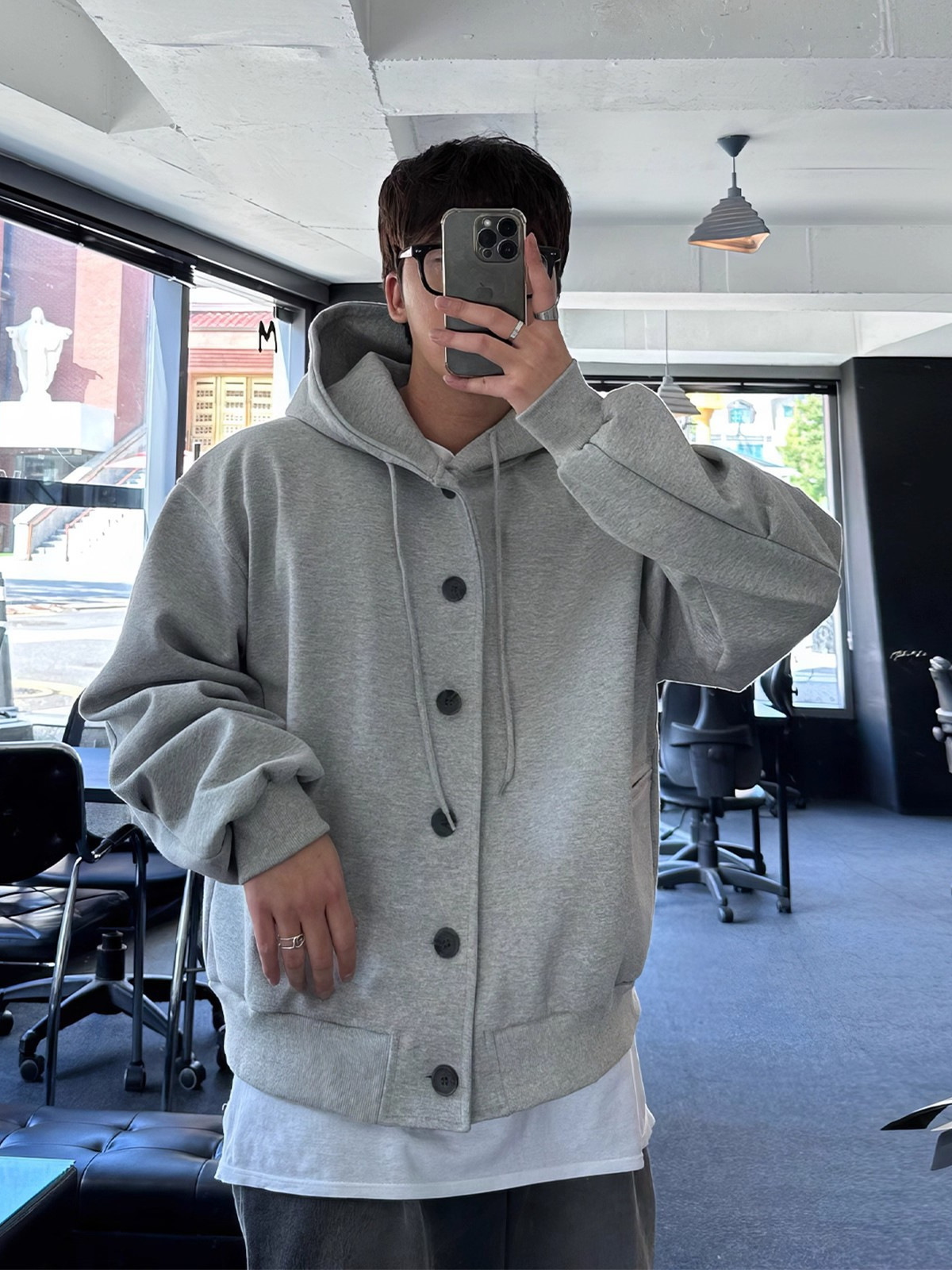 회색