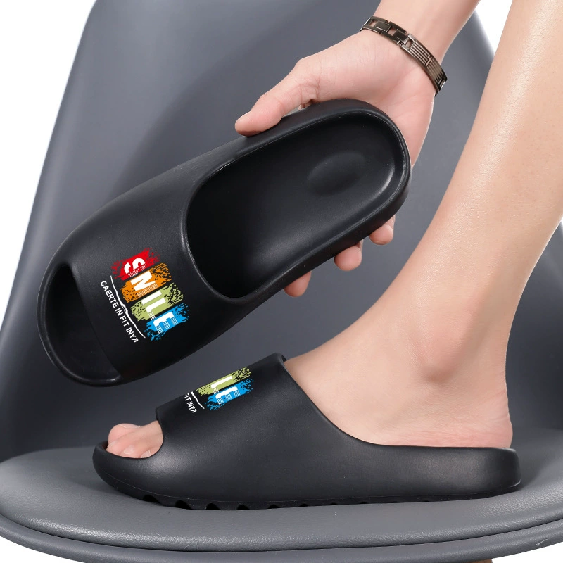 Мужские летние пляжные шлепанцы 2025 года, модная брендовая высококачественная нескользящая обувь для дома и отдыха, мягкая подошва, оптовая торговля.