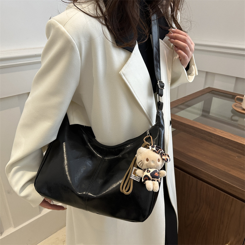 Bolsos de brazo de nicho coreano para mujeres invierno 2024 nuevo bolso retrógrado de gran capacidad, bolso de moda versátil.