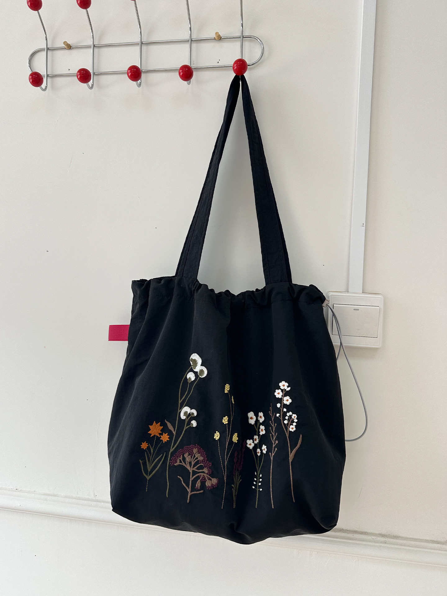 韓国版の新型アルファベットのプリントの包みの女性の大容量のナイロンのショルダーバッグ