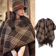 复古英伦风格纹披肩女秋冬高级感流苏围巾保暖外搭斗篷披风