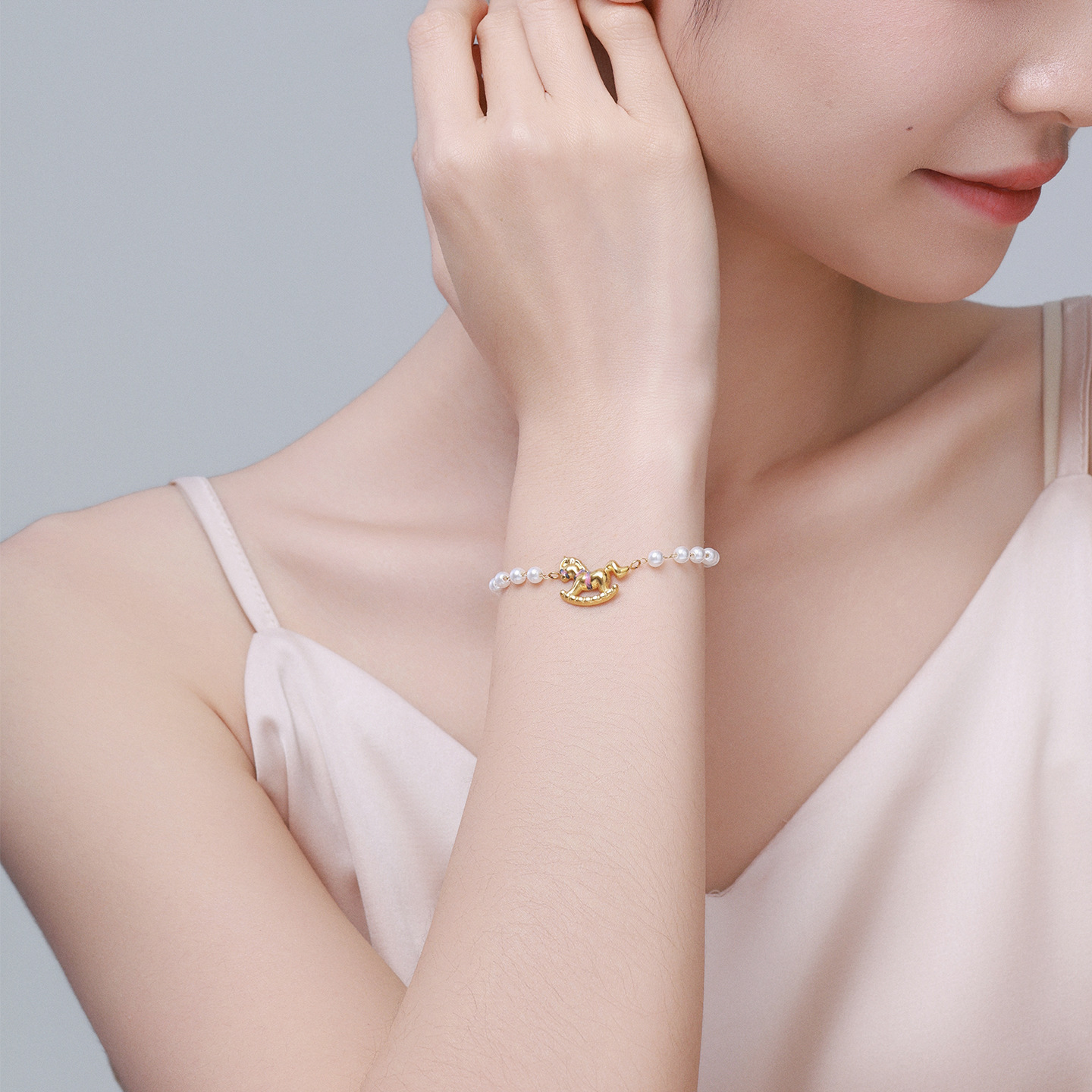 Xuping simple imitación de oro ligero lujoso temperamento pulsera pequeña fresca ins viento acero inoxidable 24k joyas de Año Nuevo al por mayor