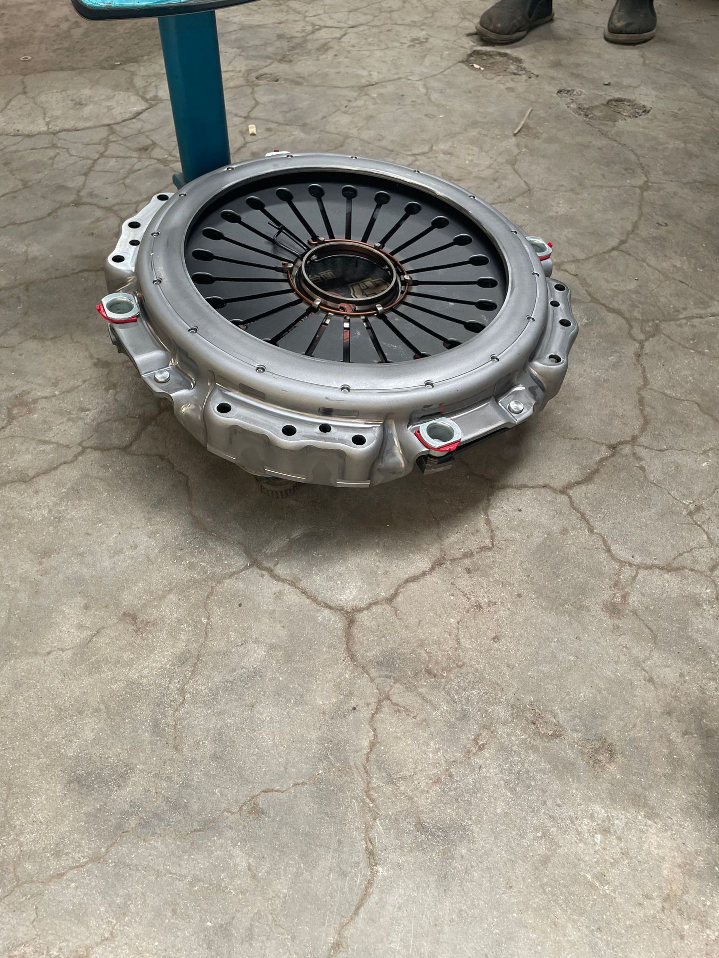 DS380 clutch pressure plate, compatible with 1601N12-090 Tianjin Dongfeng 153 and Foton Auman, directly from the factory