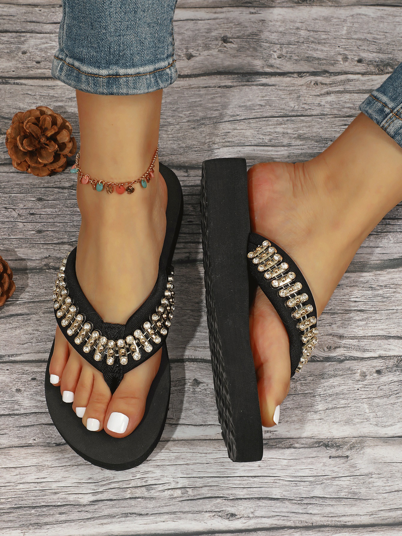 Nouveau style portant de grands bijoux en strass, pantoufles à chevrons, décontractées et polyvalentes pour l'extérieur, à la mode et_voghion.com