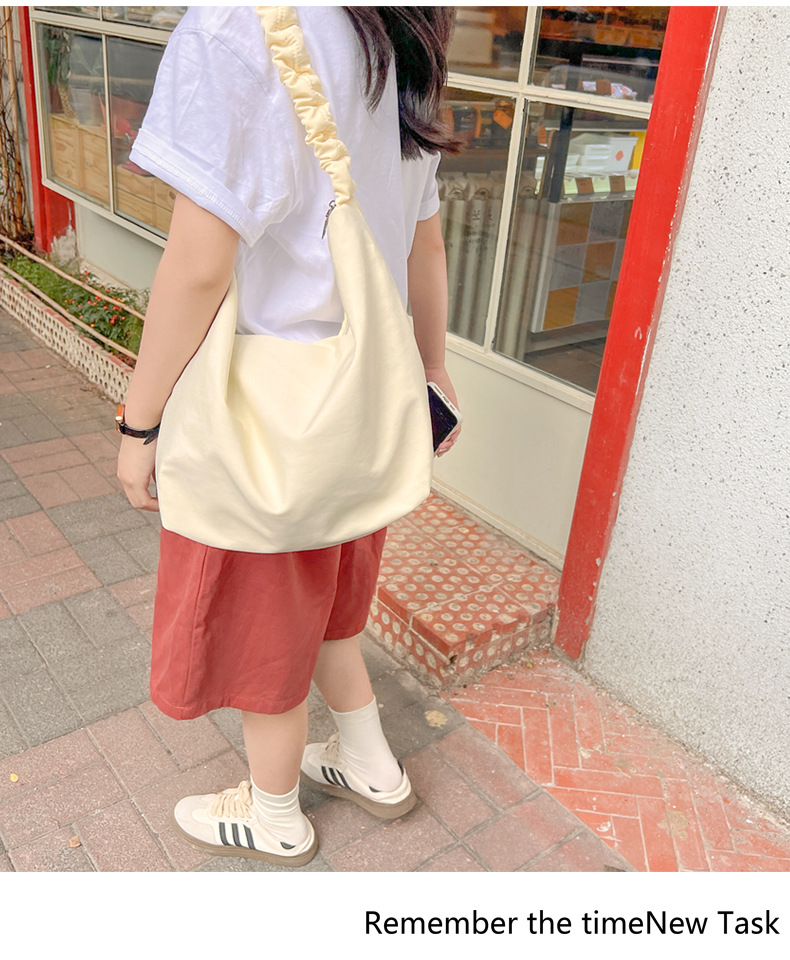 A new large-capacity women's single-shoulder bag with cross-border fashion and simplicity, a fresh and artistic crossbody bag, and a student commuting bag undefined