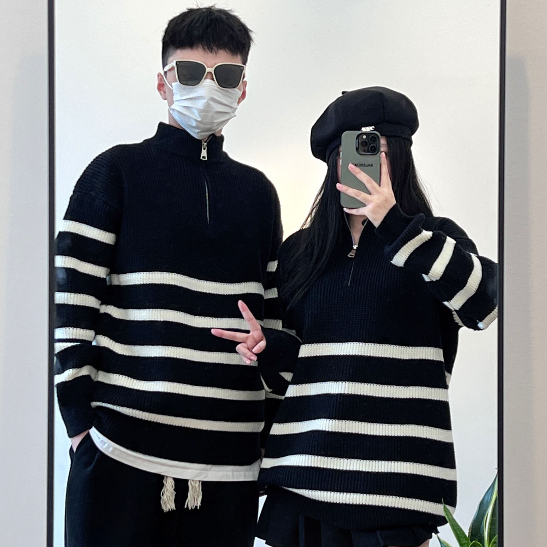 特别的情侣装新款小众设计潮牌休闲复古黑白条纹秋冬毛衣针织外套