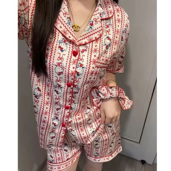 Venta al por mayor transfronteriza de tiras rojas KT pijamas de seda de hielo pantalones cortos de manga corta de verano para mujer cárdigan de dibujos animados dulce traje de servicio a domicilio fresco