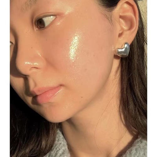 Heart-shaped Earrings for Women - Lightweight Luxury, Unique Design, Light-Reflecting Surface, Sparkling and Exquisite, Micro-Embroidered Fashion and Personality