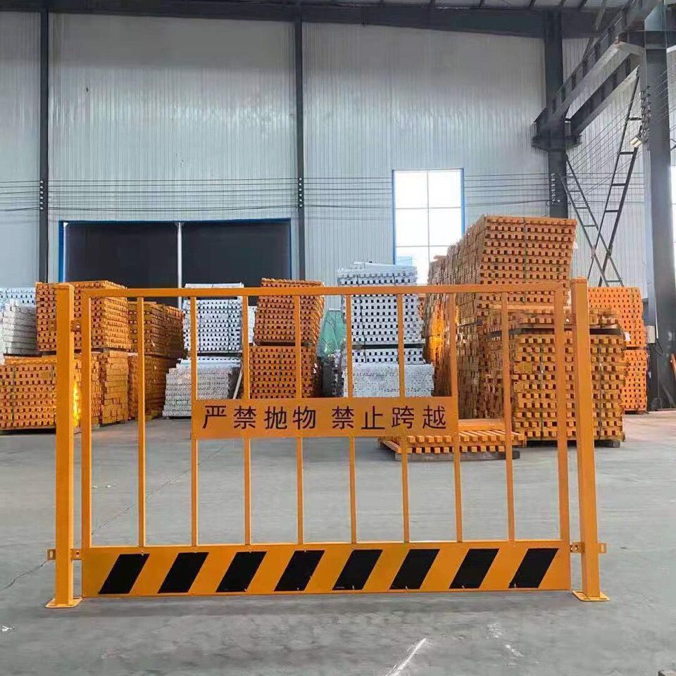 北京工地基坑护栏网临边定型化安全围挡防护隔离栏杆施工警示围栏