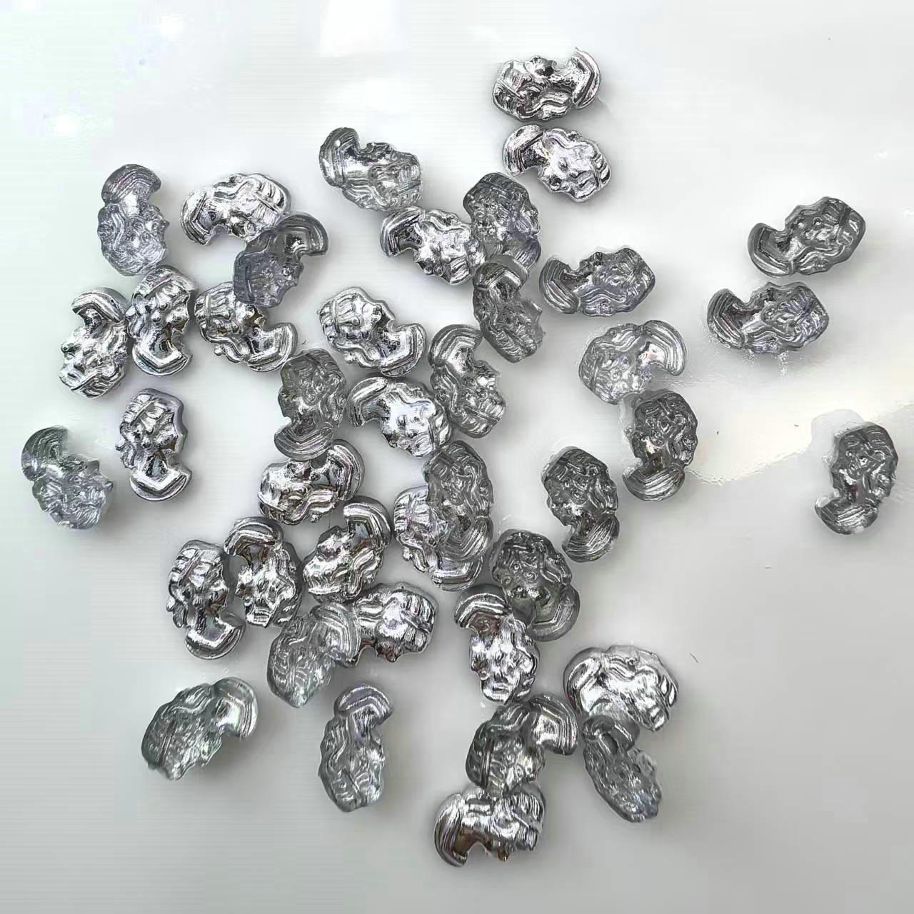 银色头像合金树脂美甲饰品批发02.jpg