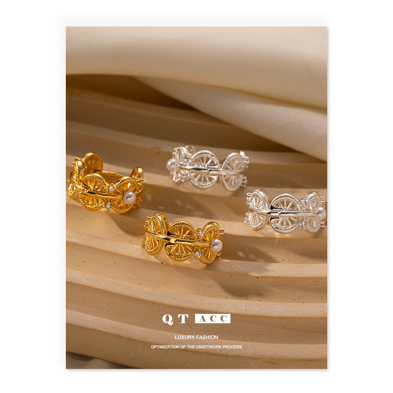 La moda europea y americana simple y alta sensación de orejas de zircon personalidad de encaje universal imitación de perlas pendientes