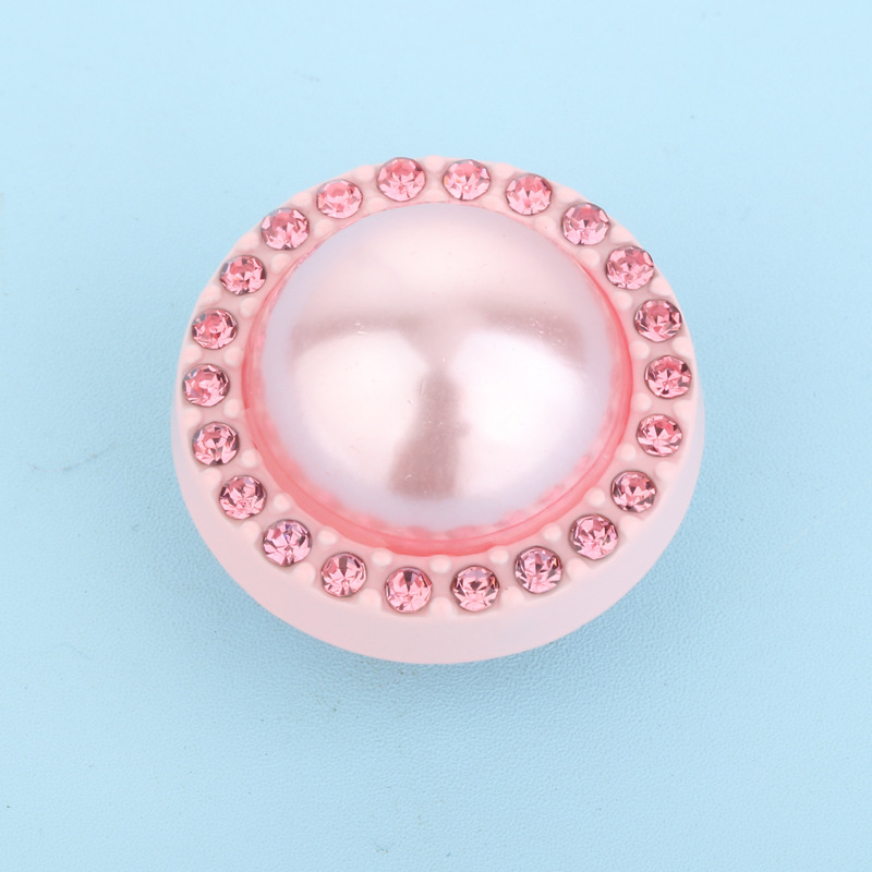 핑크 다이아몬드가 세팅된 핑크 라운드 진주