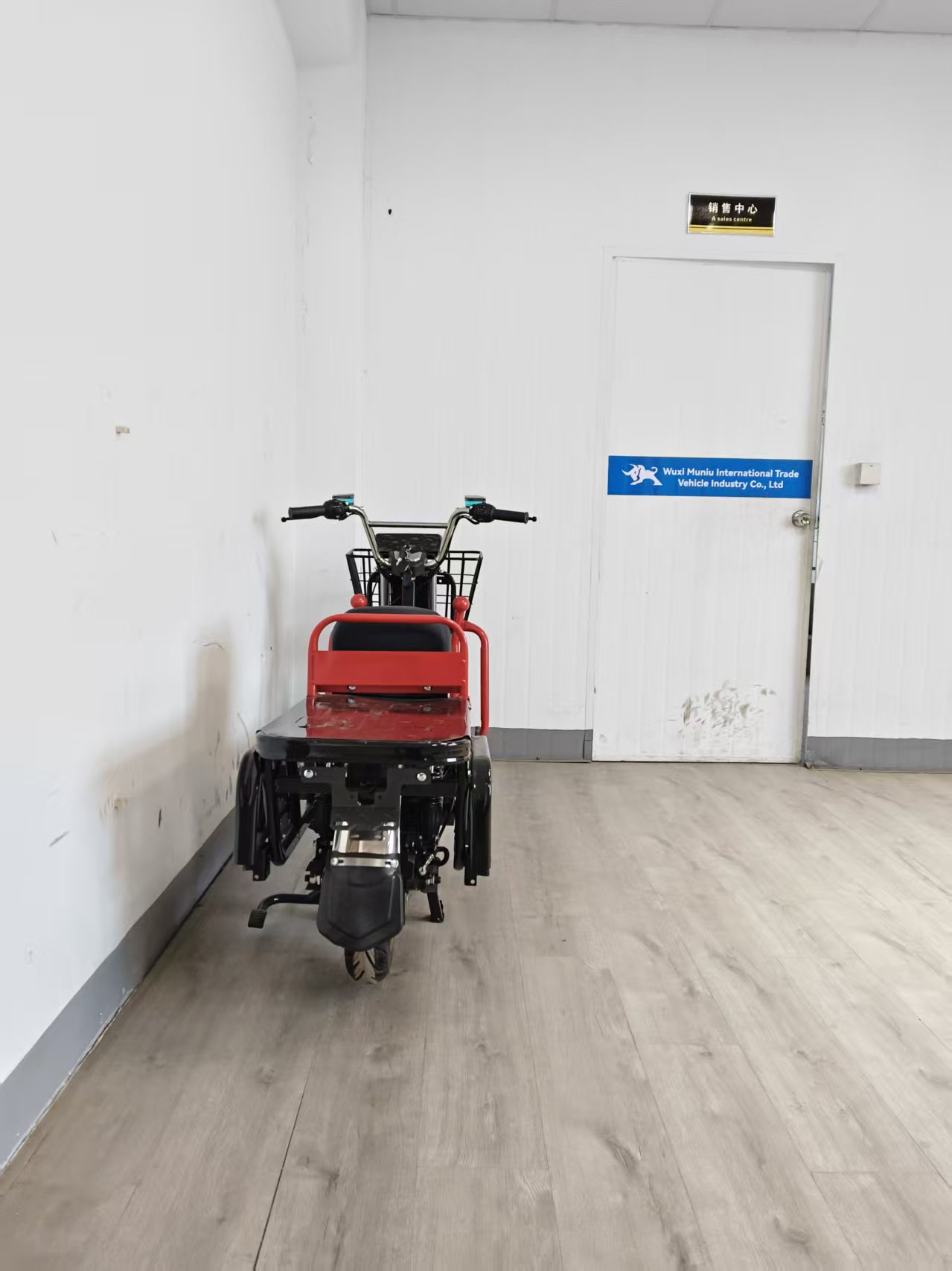Export Heavy-Duty Electric Motorcycle, Two-Wheeled Electric Vehicle for Cargo Hauling and Delivery, Long-Range Tinplate Vehicle, Manufacturer Wholesale