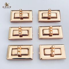 現品の卸売りの箱の金属の部品の手袋の回転ロックの金属の鉄の角のロックは長方形のロックを締めます。