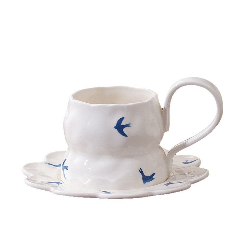 Pins viento rojo pequeño amor de alto valor pintado a mano bajo vidriado juego de tazas y platillos de cerámica taza de café irregular taza de agua