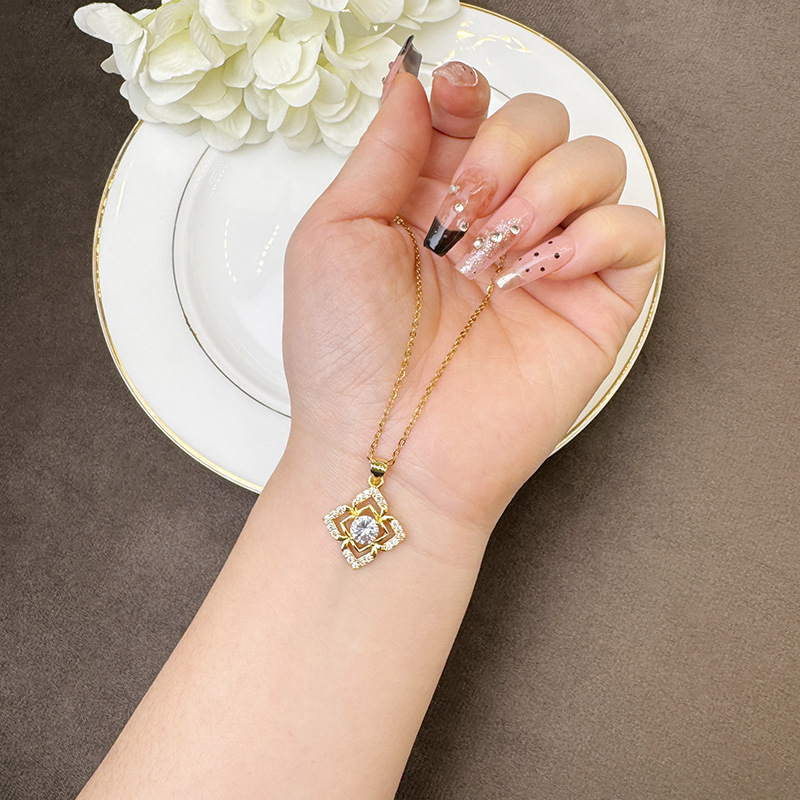 Collar de oro de arena transfronteriza de Vietnam ligero de lujo diamantes huecos pendientes de flores mujeres joyas de alto nivel de estilo europeo