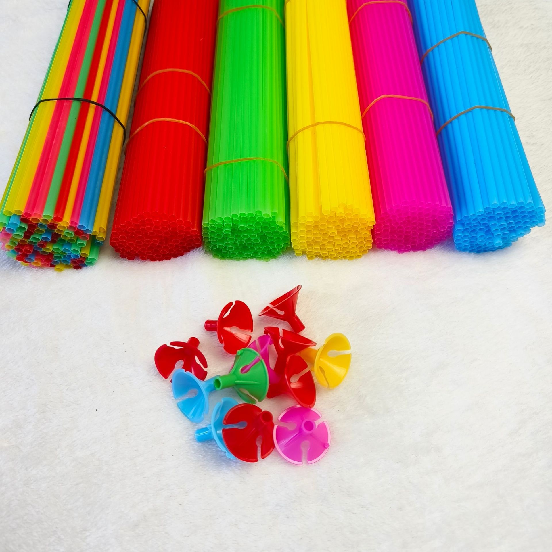 Fábrica al por mayor engrosada globo varilla soporte accesorios de plástico alargado engrosado globo varilla macaron color boda diseño