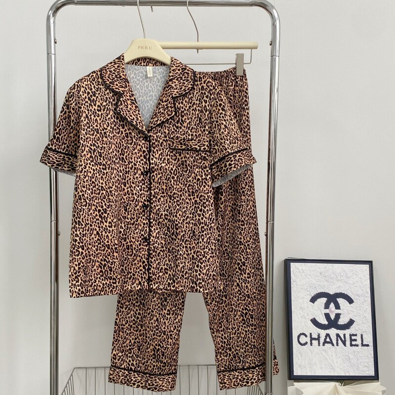 2026 New Cross-Border Ice Silk Pajamas for Women, Foreign Trade V-Style Leopard Print Short-Sleeve Long-Pants Set, Home Wear That Can Be Worn Outside 2026 New Cross-Border Ice Silk Pajamas for Women, Foreign Trade V-Style Leopard Print Short-Sleeve Long-Pants Set, Home Wear That Can Be Worn Outside