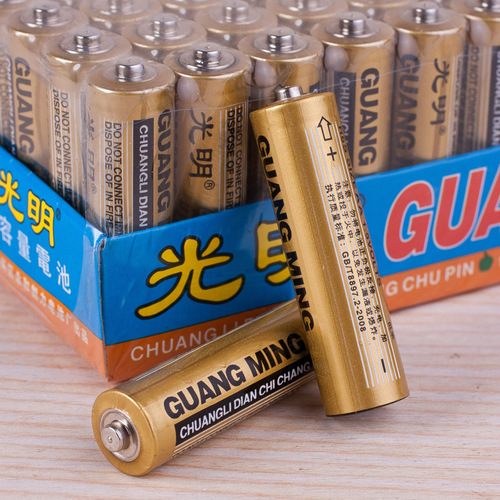 No. 5 and No. 7 Guangming Batteries: Carbon-Type AA Dry Batteries for Remote-Controlled Toys and Clocks, Including Alarm Clocks and Wall Clocks