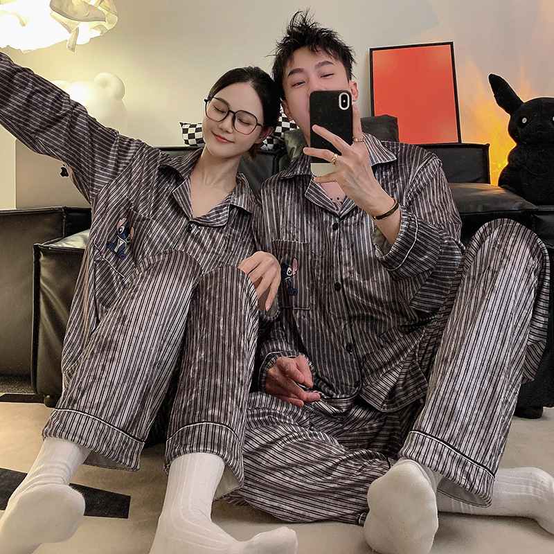 Pareja de pijamas de primavera y otoño de terciopelo dorado de manga larga para hombres y mujeres Panda de alto sentido 2023 nuevo invierno homewear