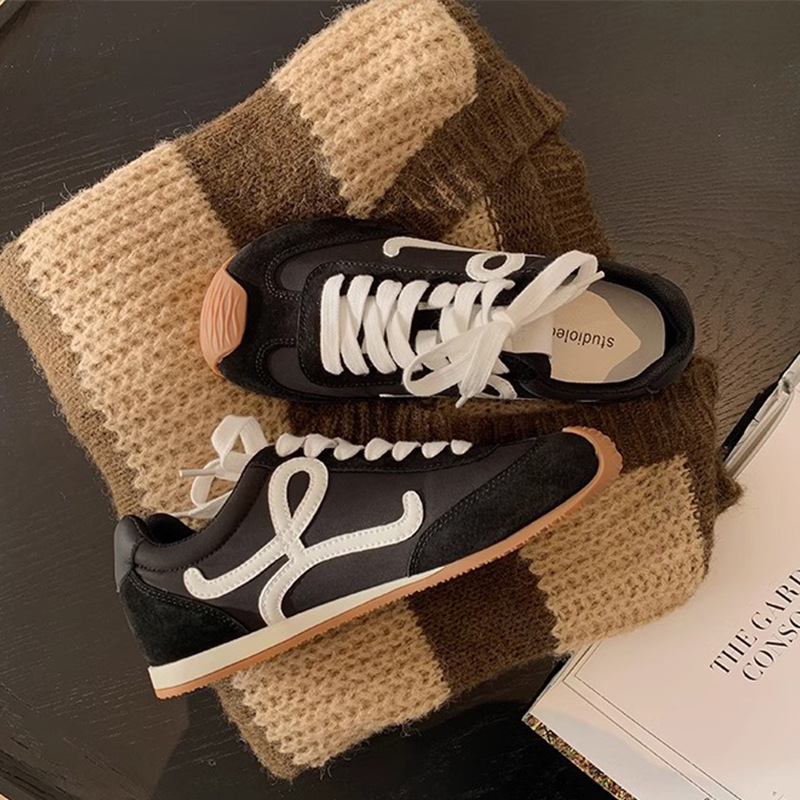 Versión de piel de vaca ~ Su Yinyin 7cm realza los zapatos de entrenamiento alemanes para mujer, zapatos deportivos casuales de suela gruesa retro, zapatos Forrest Gump