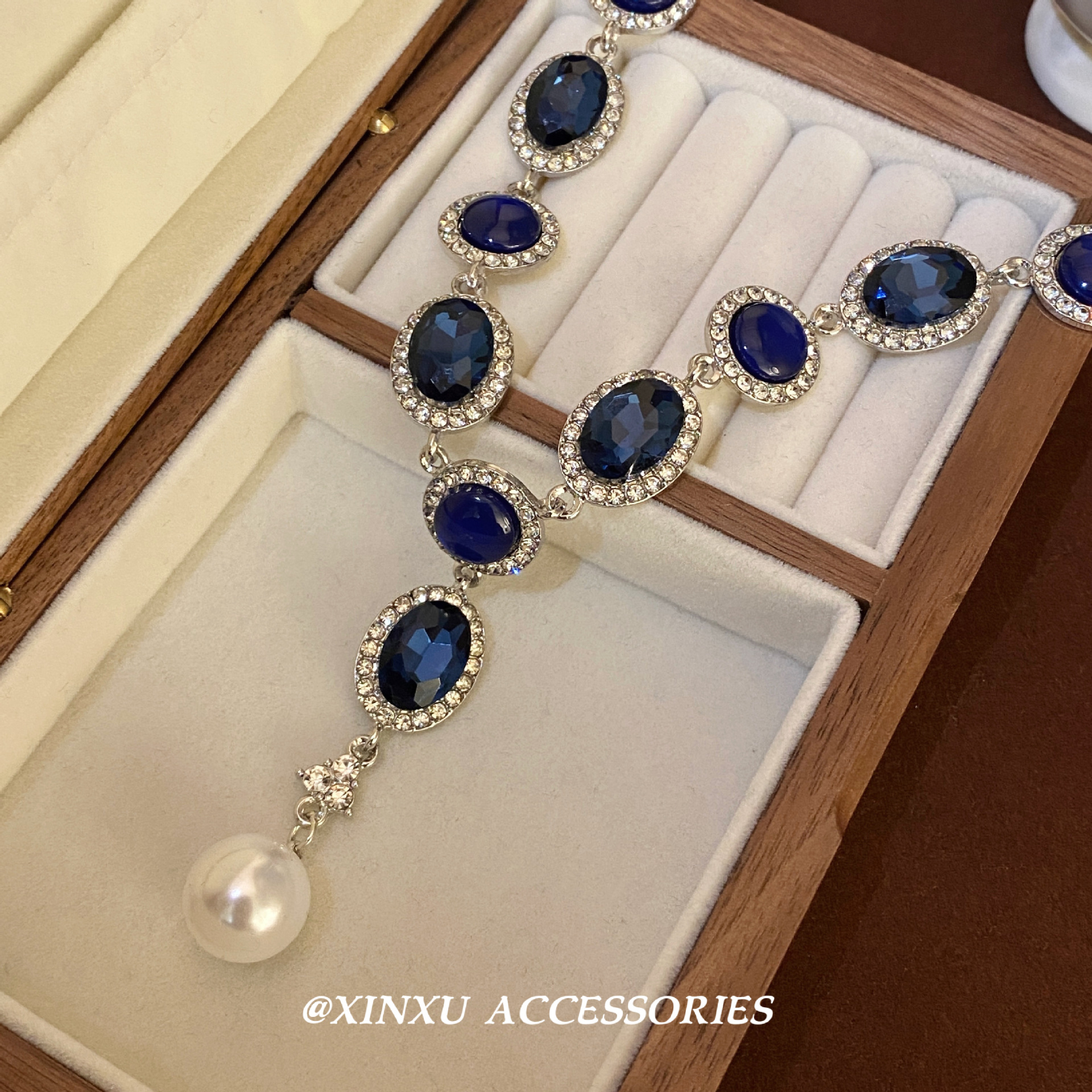 Temperament, Persönlichkeit, leichter Luxus, verträumte blaue Strassquaste, Perlen-Schlüsselbeinkette, modischer Stil, High-End-Sinn, trendiger Artikel_voghion.com