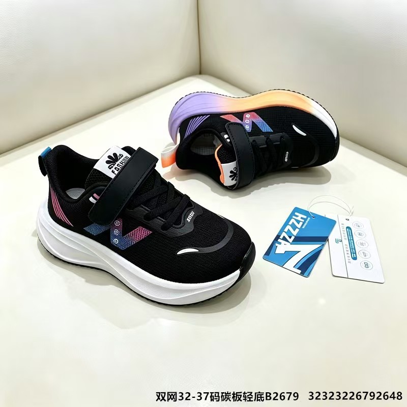 Zapatos deportivos para niños 2026 otoño nuevo botón giratorio ventilado para niños zapatos de carreras chicas zapatos de baloncesto de moda versátiles