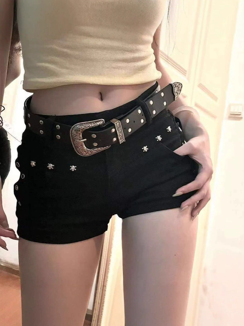 Шорты (Sexy) эластичный деним, чёрные, подчёркивающие бедра, А‑силуэт