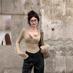 卡其色正肩V领T恤女春秋季棉质内搭长袖打底衫设计感收腰修身上衣