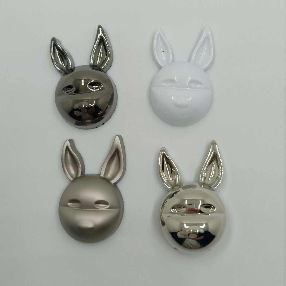 小恶魔系列帽子标牌、电镀枪色银色商标、兔子logo弓牙锁螺丝标