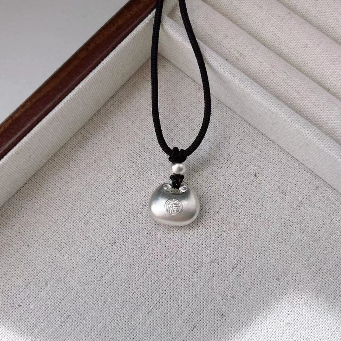 Colgante de tejido pequeño graso, colgante de cadena de clavícula de alta calidad, nuevo botón de seguridad de la diosa