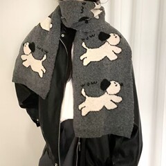 新型の日系百合のかわいいアニメの子犬はウールのニットのマフラーの女性の韓国版の秋冬の保温のマフラーをくわえて防寒します。