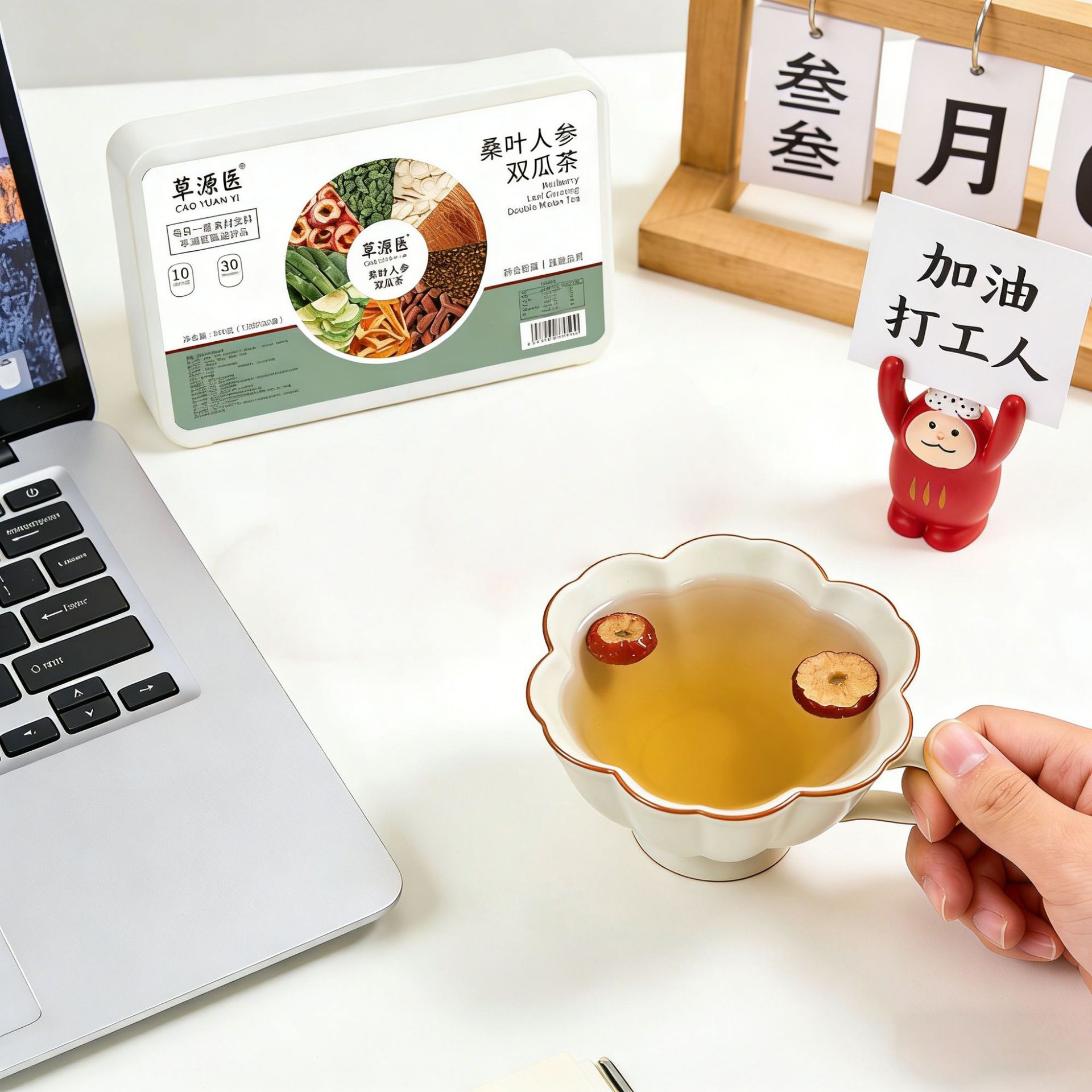 Sang Ye Ren Shuang Gua Tea Mulberry Leaf Ginseng Winter Melon Bitter Melon Herbal Blend 390g 30 Cans Daily Wellness Flower Tea in use