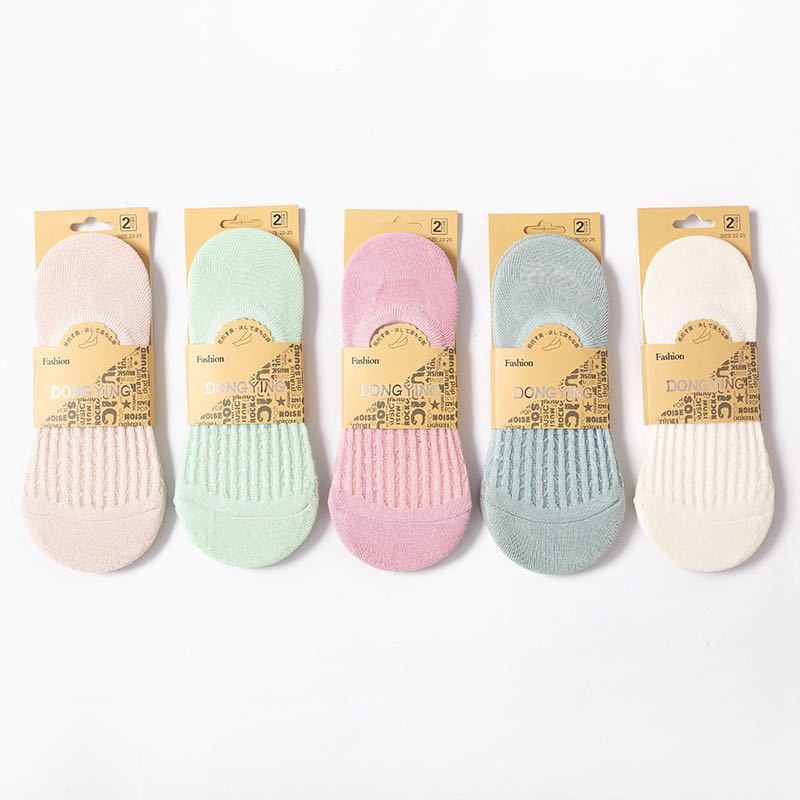 Venta al por mayor verano Delgado transpirable vertical invisible calcetines de silicona antideslizante talón adulto hombres y mujeres de corte bajo barco Calcetines