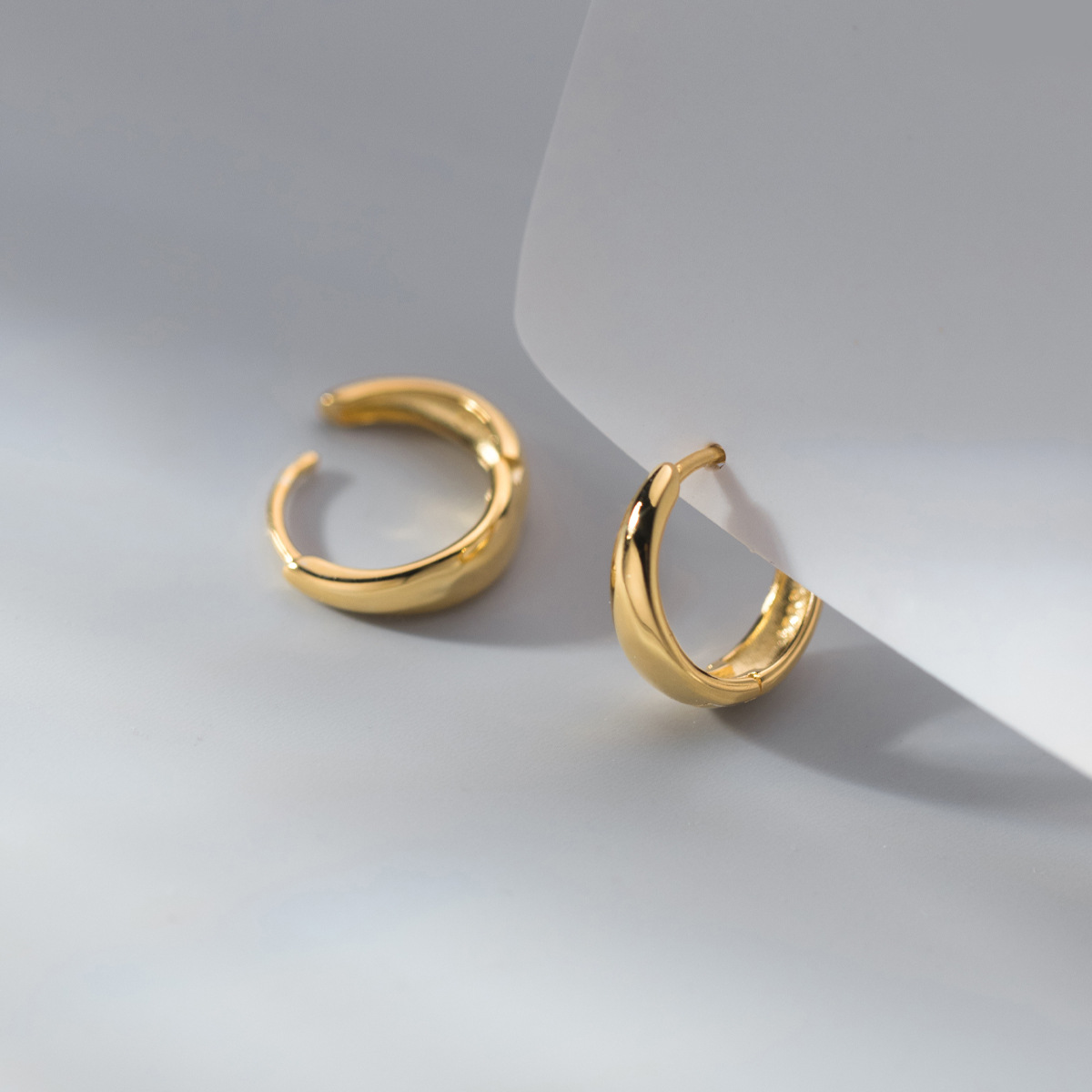 Eloch s925 plata europa y americana brillante perfiles de orejas redondas anchas personalidades de alto nivel pendientes de anillo de la mujer M03641