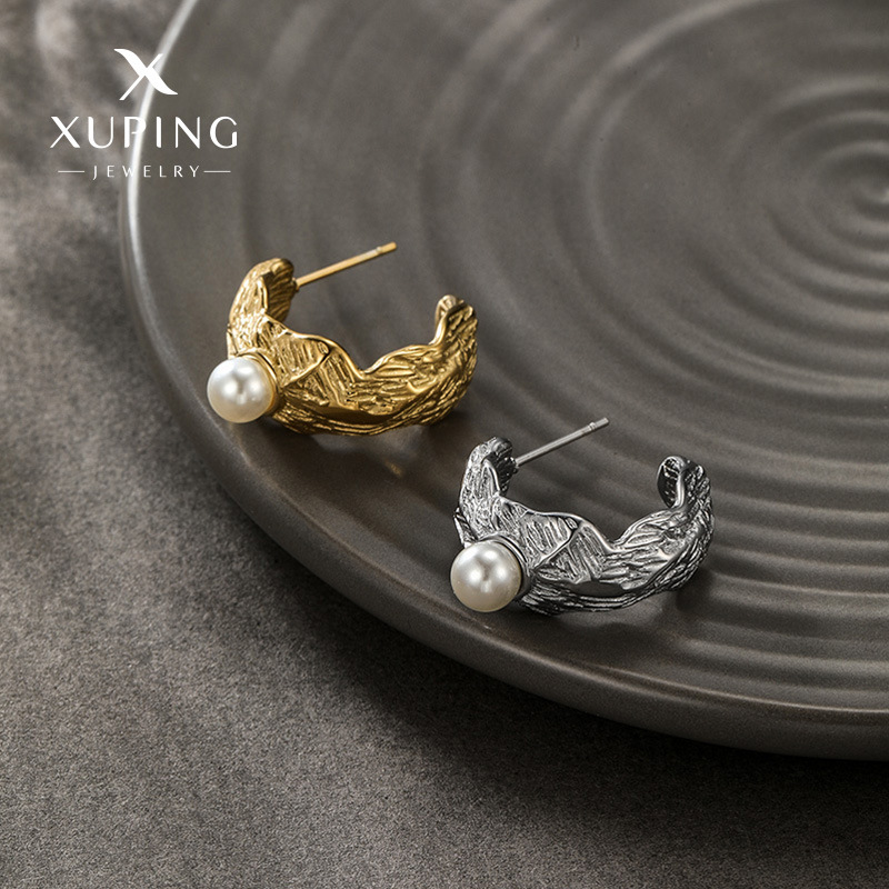 La nueva moda de Xuping de acero inoxidable con pliegues en forma de C pendientes irregulares con incrustaciones de perlas de imitación pendientes de alta calidad