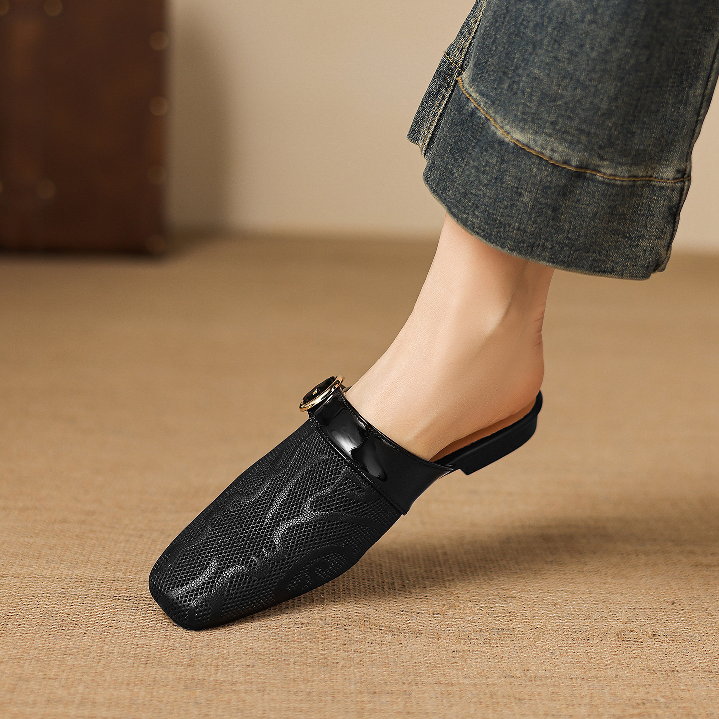 Dép sandal nữ mũi trùm đế bệt chất liệu da bò lưới sợi phong cách Muller — đen
