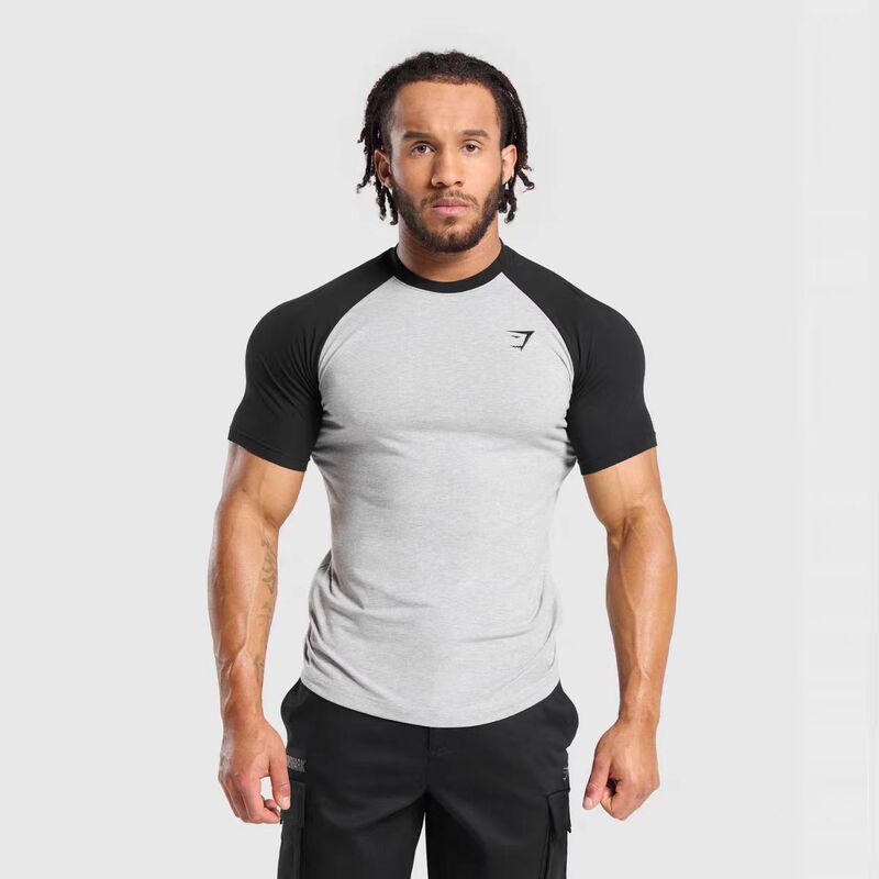 Gymshark raglon修身半袖tシャツ男性は体の弾力性を示しています。|undefined