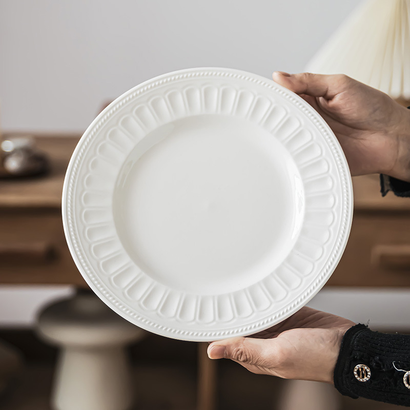 Platos de comedor blancos platos de cerámica al por mayor platos de platos caseros de alta calidad platos de platos de ensalada platos en relieve platos redondos