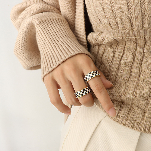 European and American retro non-fading cold style black and white checkerboard ring personalized simple titanium steel gold-plated ring jewelry