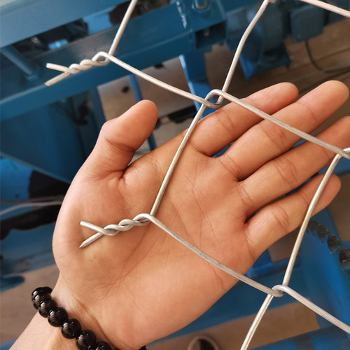 Galvanized Hook Mesh Wire Fence Livestock Isolation Protective Fence Outdoor Soccer Field Fence Rail Fence Sports Fence Net