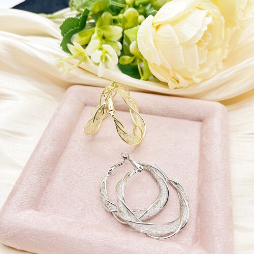 Internet celebrity s925 silver needle French shiny high-end three-thread winding hollow irregular earrings