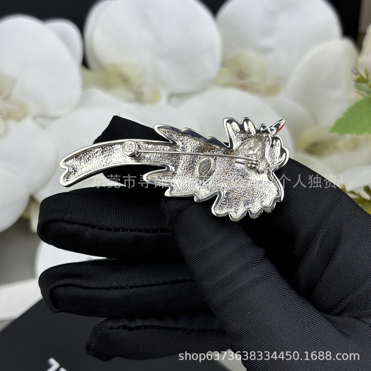 New Chanel-Style High-End Elegant Green Enamel Hummingbird Letter Double C Brooch Chinese Style Coat Accessory Chest Ornament