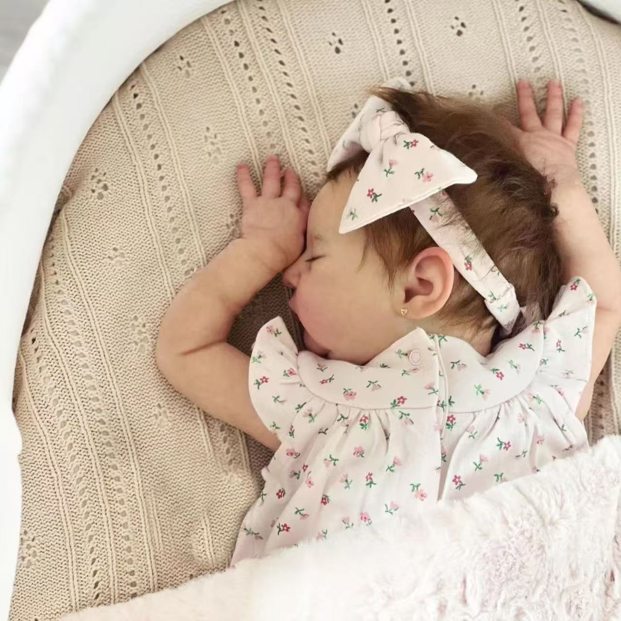 Hable con estampado NPK de 19 pulgadas muñeca de simulación hecha a mano Laura para regalar juguetes navideños para niños