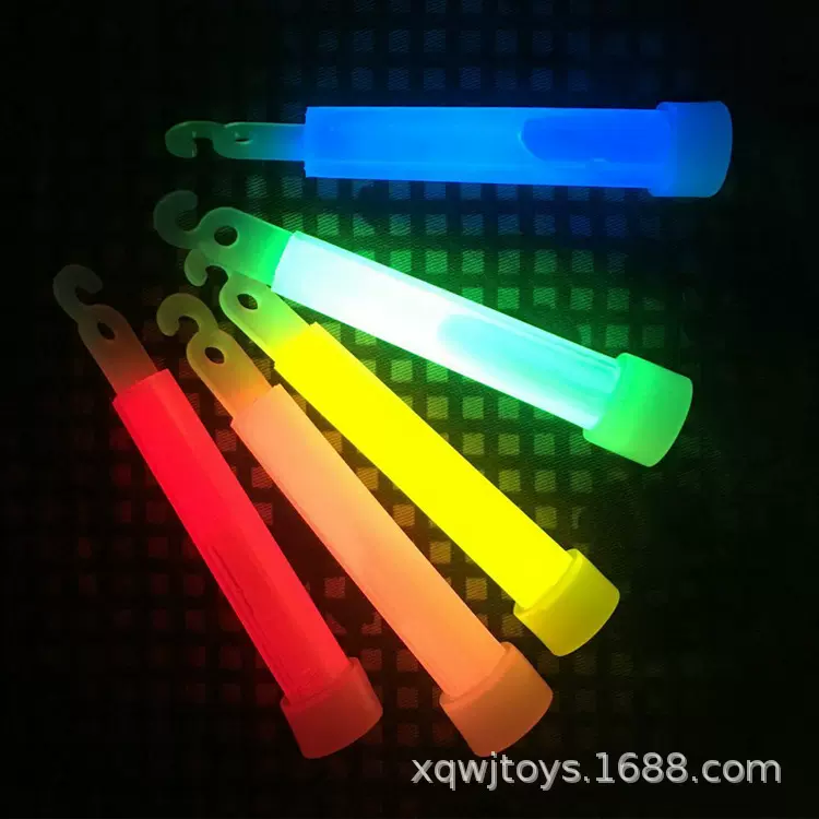 荧光棒4寸6角棒发光军迷装备带钩荧光棒户外运动野营应急照明大棒