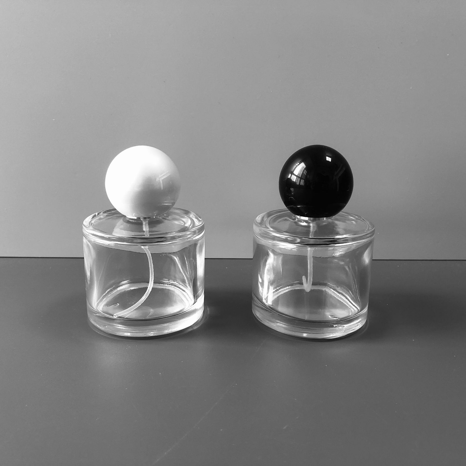 50ML圆形高级香水瓶黑白圆盖香水分装瓶精致化妆品喷雾瓶玻璃空瓶