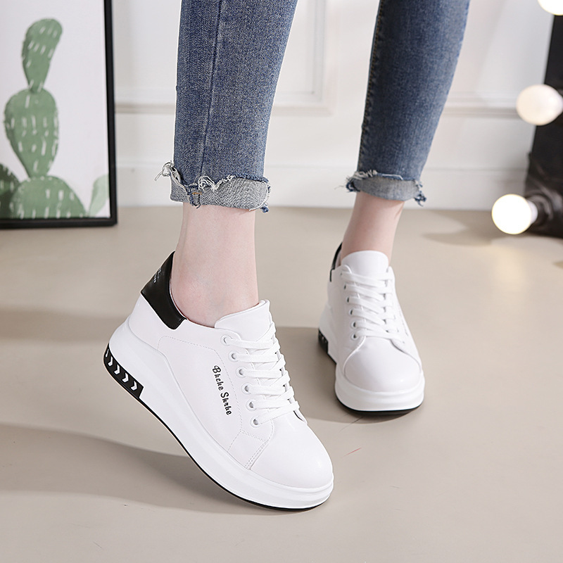 Baskets blanches basses pour femmes, style color-block, à lacets, imperméables, à talon caché et antidérapantes (nouveauté 2023)._voghion.com